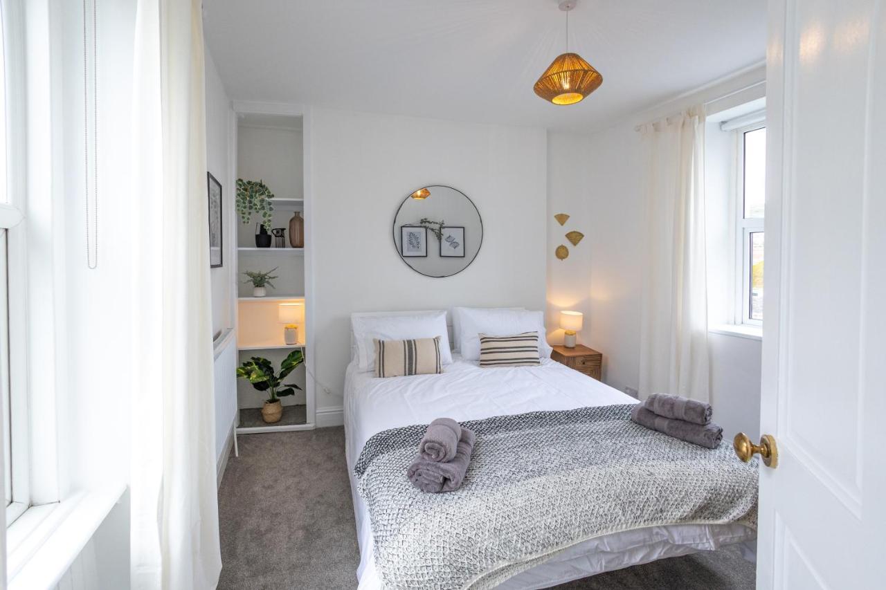 Bright & Beautiful 4 Bedroom House With Sea Views Portland Exterior photo