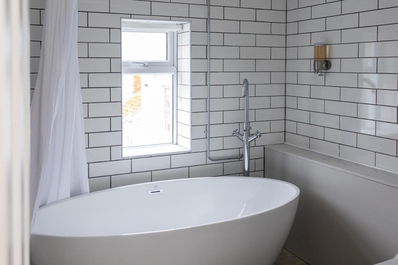 Bright & Beautiful 4 Bedroom House With Sea Views Portland Exterior photo