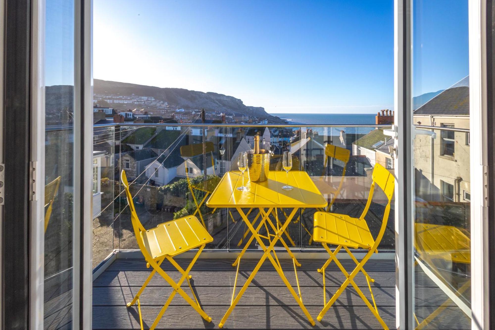 Bright & Beautiful 4 Bedroom House With Sea Views Portland Exterior photo