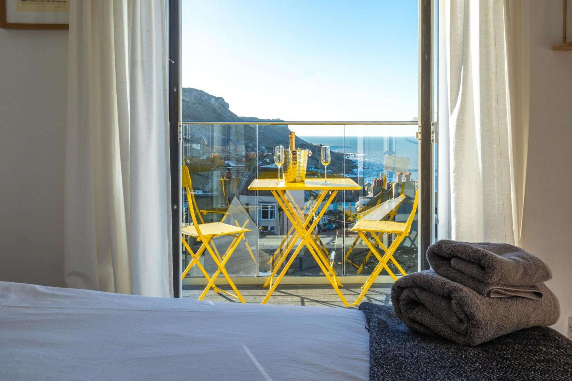 Bright & Beautiful 4 Bedroom House With Sea Views Portland Exterior photo